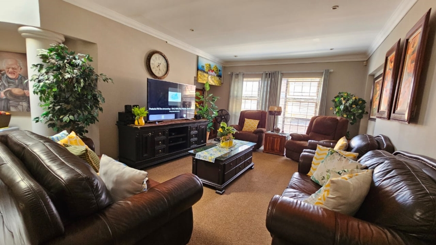 5 Bedroom Property for Sale in Boschdal North West